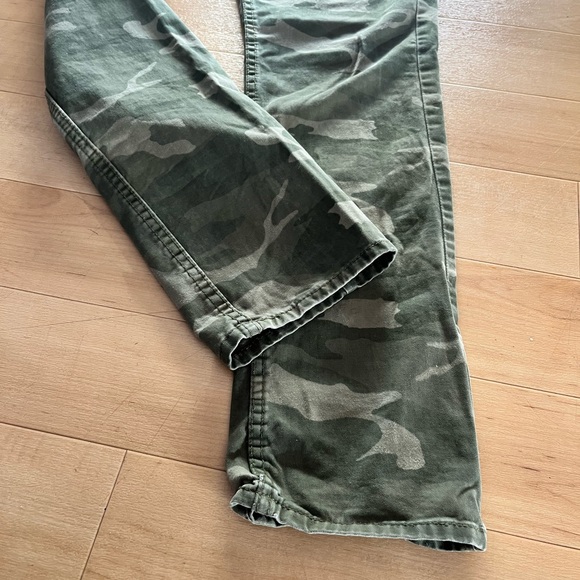 Hollister Camouflage Jeans 29x30 - Picture 4 of 10